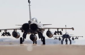 French Air Force Rafale Prepare for a Mission Against the Islamic State(Ministère de la Défense Photo)