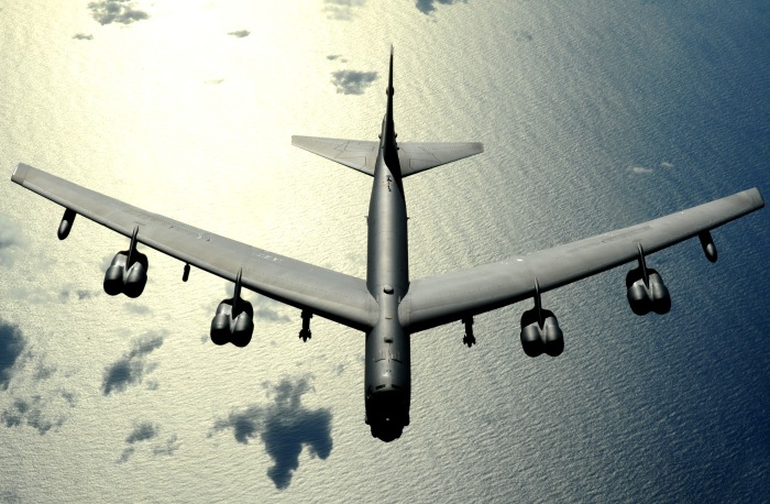B-52 Stratofortress Over the Pacific Ocean(USAF Photo, MSgt Kevin J. Gruenwald)