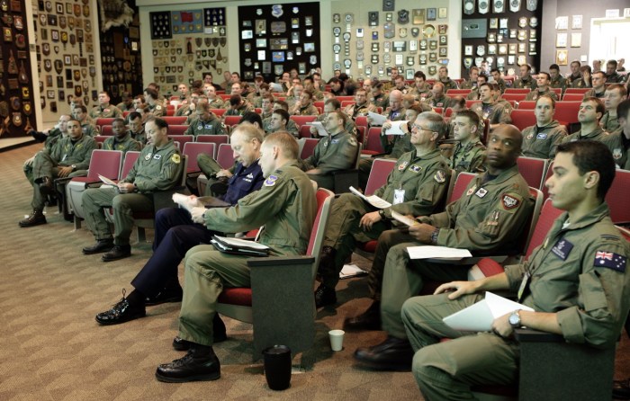 A February 16, 2006 mass briefing on activities of the day for personnel taking part in Exercise Red Flag at Nellis Air Force Base, Nevada.(Royal Australian Air Force Photo)